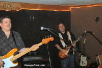 Dave sing's along....or alone....whatever :)